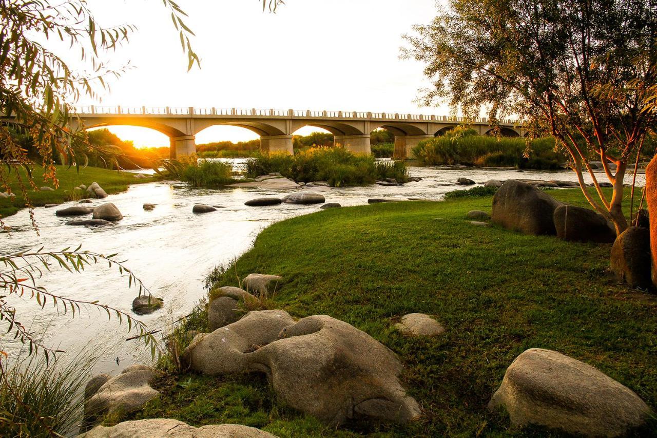 Ikaia River Lodge Keimoes Екстер'єр фото